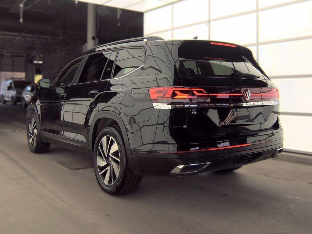 Used 2025 Volkswagen Atlas SE FWD image 8
