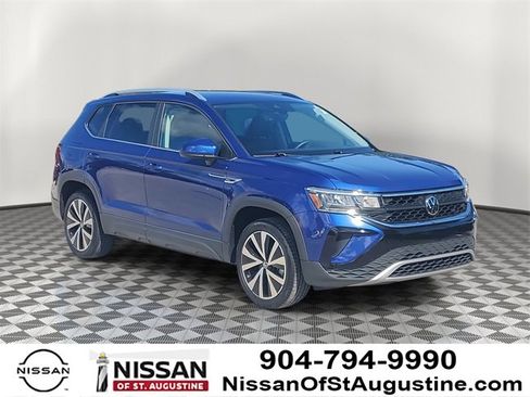 Used 2022 Volkswagen Taos SE image 1