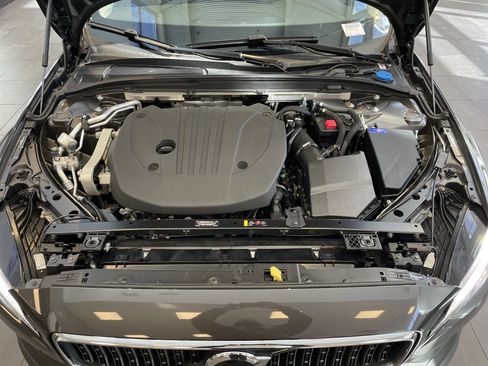 Certified 2025 Volvo V60 B5 Cross Country Plus AWD/4WD image 76