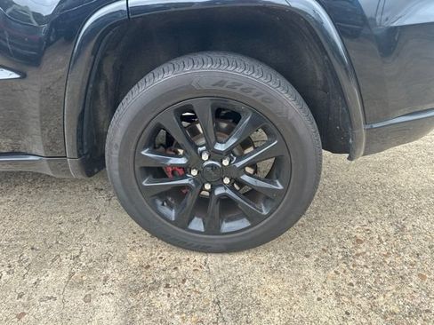 Used 2017 Jeep Grand Cherokee Altitude AWD/4WD image 23