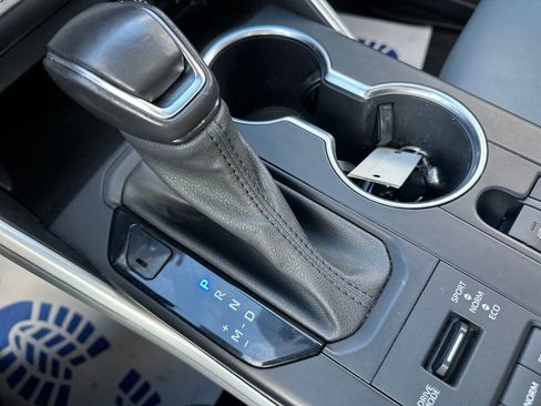 Used 2021 Toyota Highlander XLE image 28