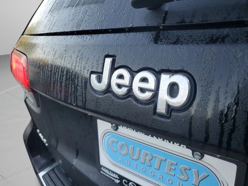 Used 2021 Jeep Grand Cherokee Limited image 8