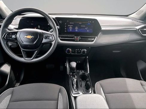 Used 2025 Chevrolet TrailBlazer LT AWD/4WD image 7