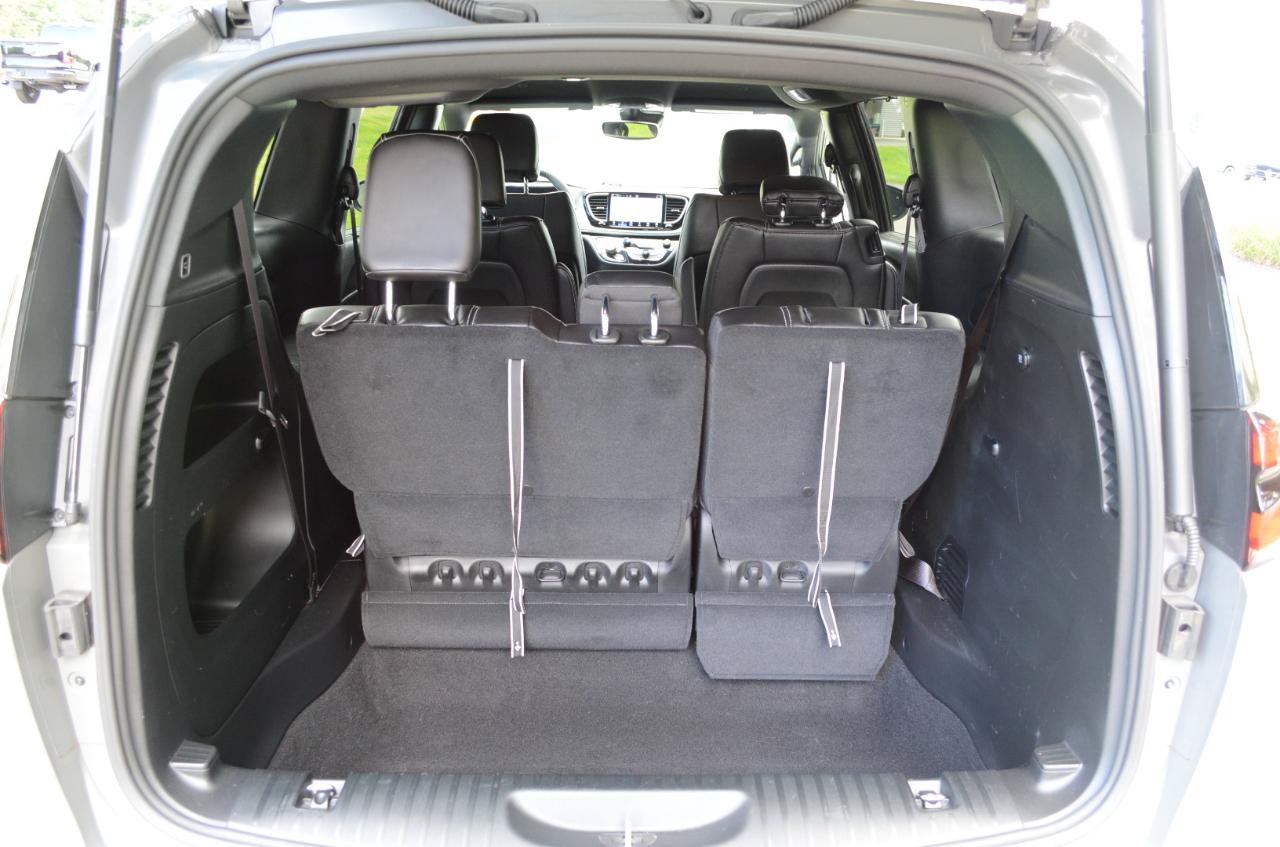 Used 2023 Chrysler Pacifica Touring-L w/ S Appearance Package AWD/4WD image 16