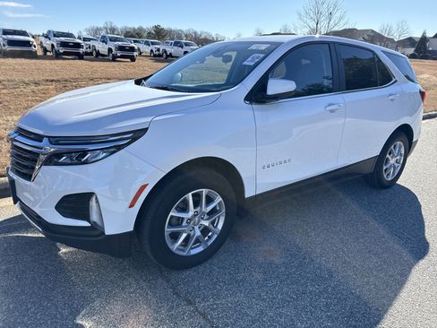 Used 2022 Chevrolet Equinox LT image 3