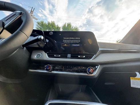 New 2026 Chevrolet Equinox LT w/ Convenience Package II AWD/4WD image 45