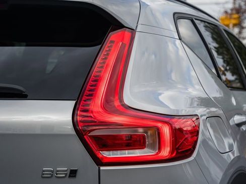 Used 2024 Volvo XC40 B5 Plus w/ Protection Package Premier image 7