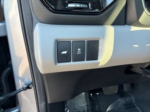 Used 2025 Honda Pilot Touring image 9