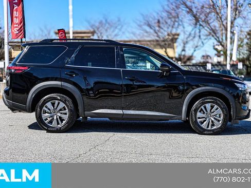 Used 2024 Nissan Pathfinder SV FWD image 11