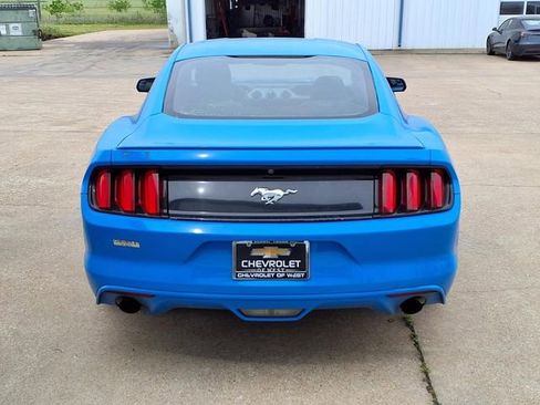 Used 2017 Ford Mustang Coupe RWD image 5