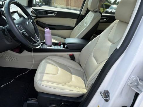 Used 2019 Ford Edge Titanium w/ Equipment Group 301A FWD image 10