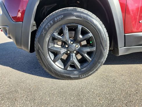 Used 2018 Jeep Cherokee Trailhawk w/ Quick Order Package 27L image 26