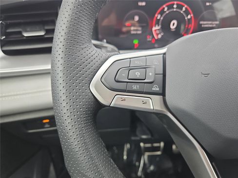 New 2026 Volkswagen Tiguan SE R-Line image 16