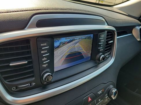 Used 2019 Kia Sorento LX image 20