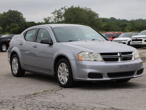 Used 2014 Dodge Avenger SE FWD image 4