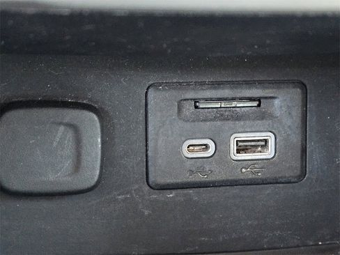 Used 2023 GMC Acadia Denali image 22