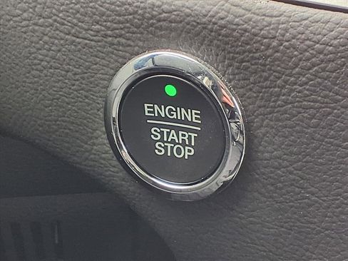 Used 2022 Ford Edge SEL w/ Convenience Package image 17