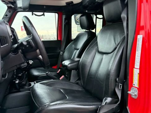 Used 2013 Jeep Wrangler Unlimited Sahara image 9