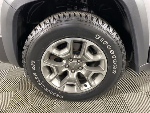 Used 2021 Jeep Cherokee Trailhawk image 13