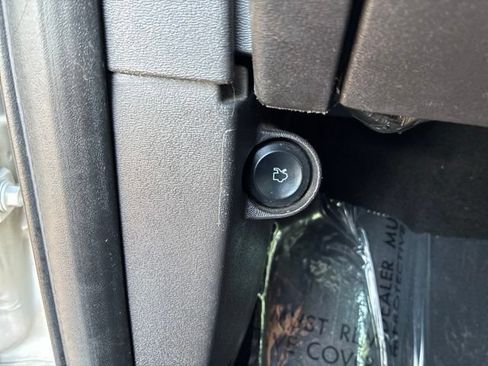 Used 2010 Ford Focus SES FWD image 29