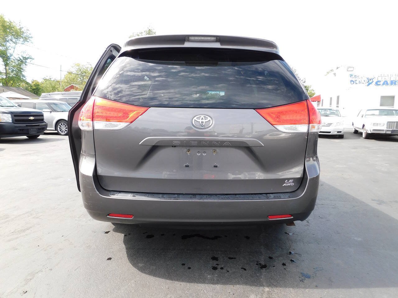 Used 2012 Toyota Sienna LE w/ Towing Pkg AWD/4WD image 27