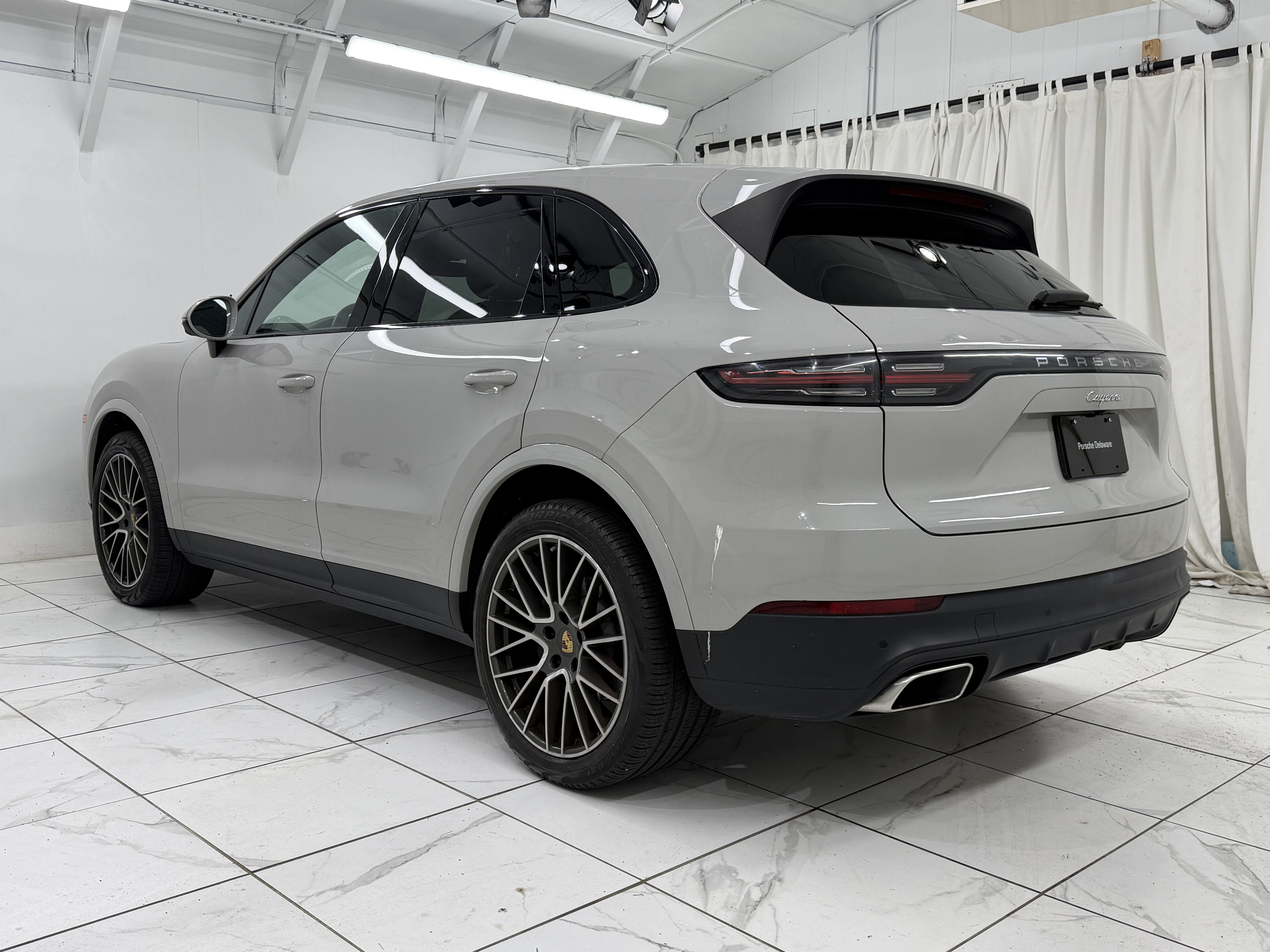 Certified 2023 Porsche Cayenne w/ Premium Package AWD/4WD image 3