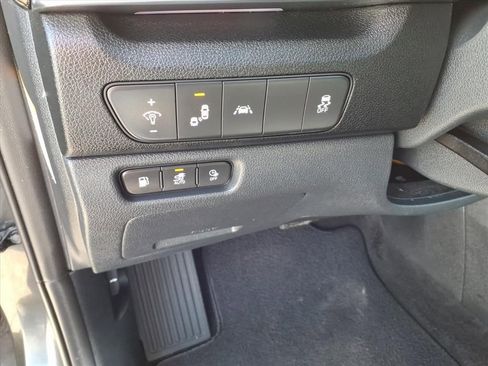 Used 2022 Kia Niro EX image 17