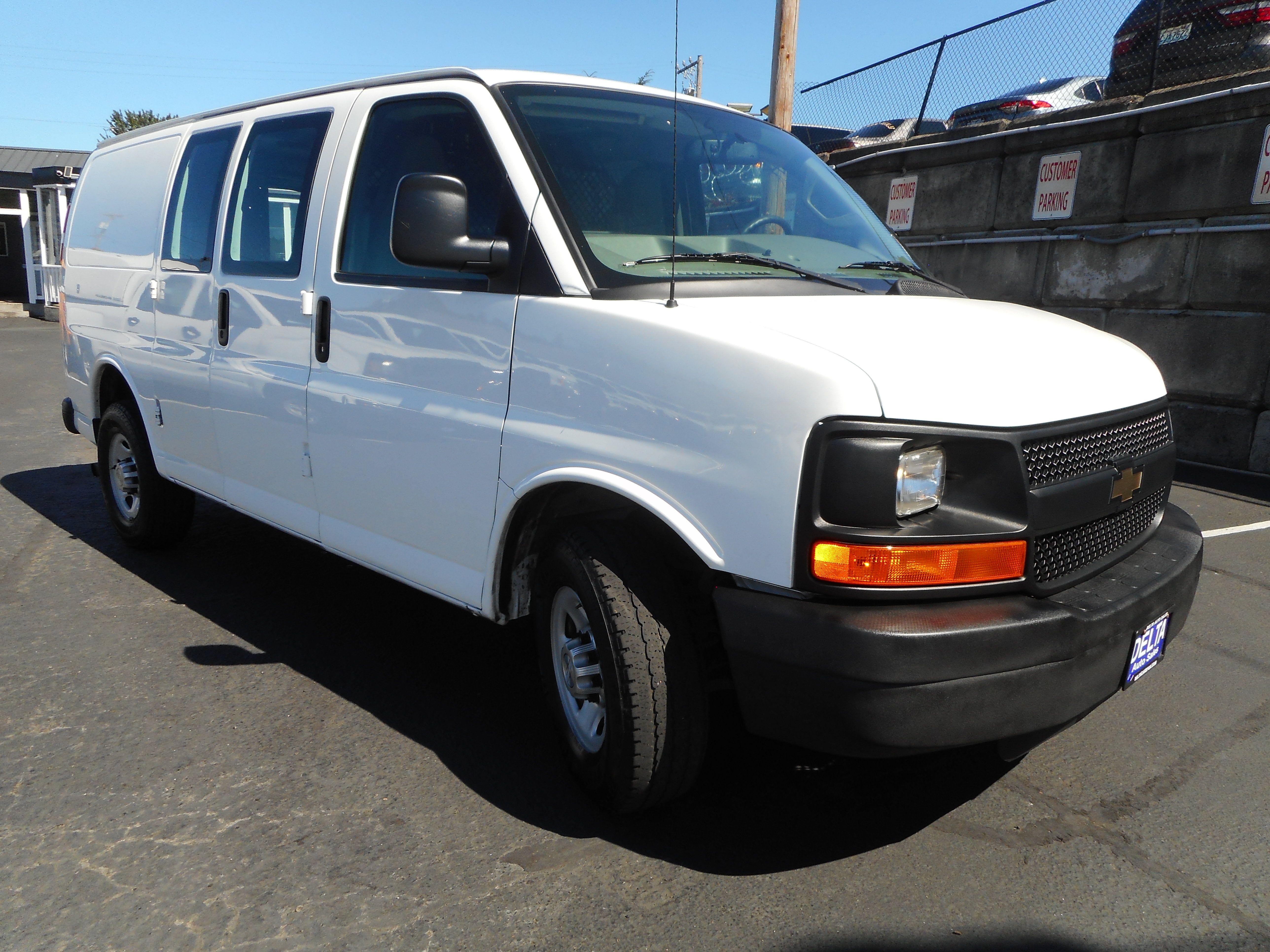 Used 2016 Chevrolet Express 2500 RWD image 1