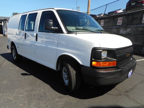 Used 2016 Chevrolet Express 2500 RWD image 1