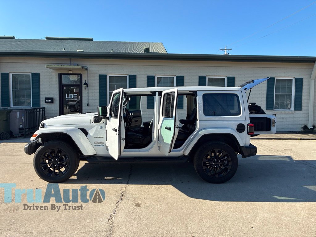 Used 2022 Jeep Wrangler Unlimited Sahara w/ Cold Weather Group AWD/4WD image 14