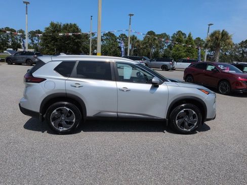 Certified 2025 Nissan Rogue SV w/ SV Premium Package FWD image 3