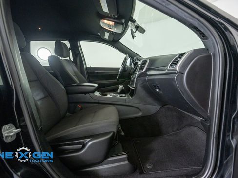 Used 2019 Jeep Grand Cherokee Laredo AWD/4WD image 40