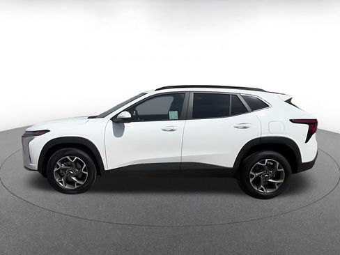 Used 2025 Chevrolet Trax LT w/ LT Convenience Package FWD image 10