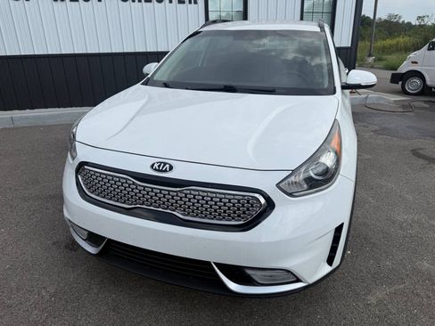 Used 2019 Kia Niro S Touring FWD image 2