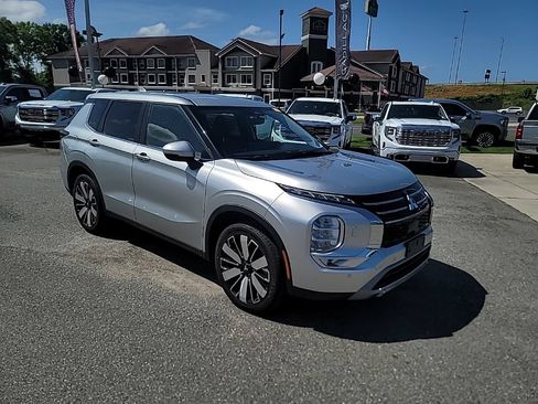 Used 2025 Mitsubishi Outlander AWD image 1