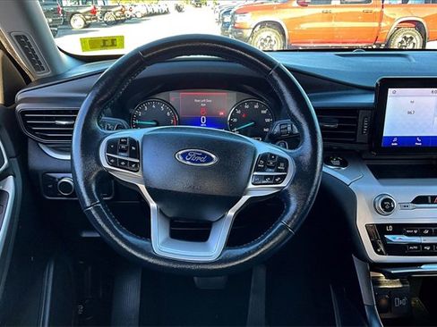 Used 2020 Ford Explorer XLT w/ Comfort Package image 8
