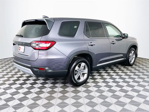 Used 2025 Honda Pilot EX-L image 11