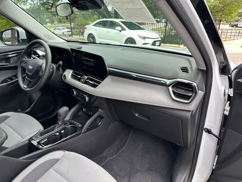 Used 2024 Chevrolet TrailBlazer LT w/ Driver Confidence Package FWD image 39