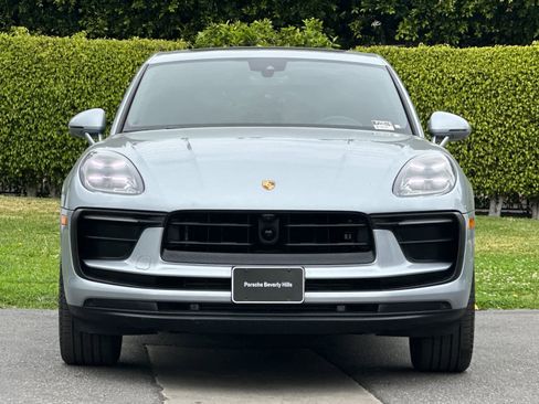 Used 2025 Porsche Macan image 11