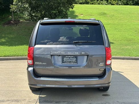 Used 2019 Dodge Grand Caravan SXT FWD image 6