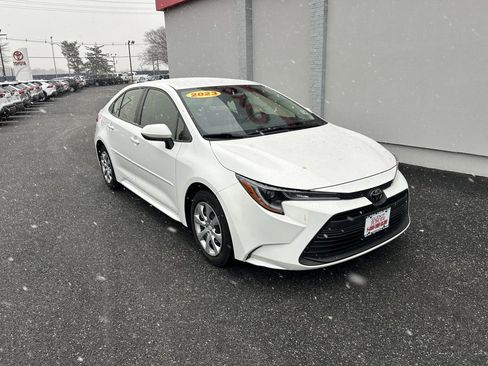 Used 2023 Toyota Corolla LE image 4