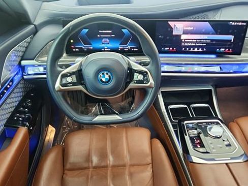 Used 2023 BMW i7 xDrive60 image 39