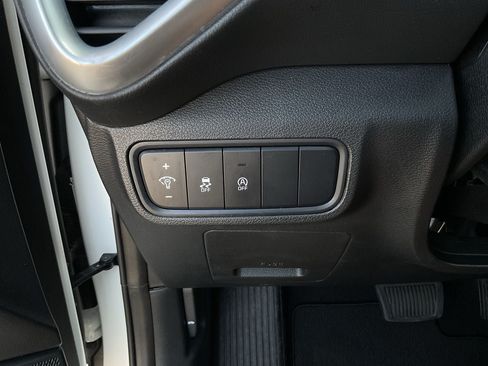Used 2025 Kia Soul LX w/ LX Technology Package FWD image 16