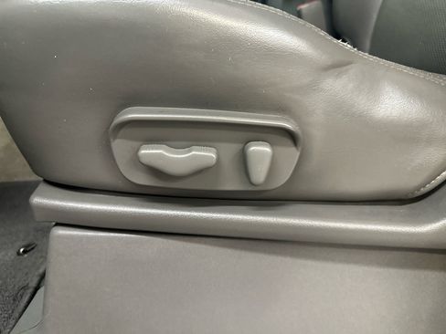 Used 2013 Nissan Frontier SL image 29