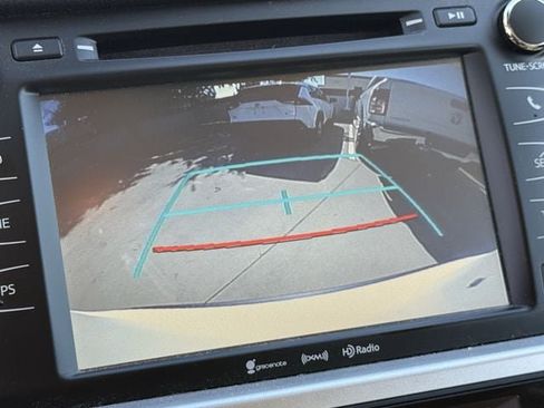 Used 2017 Toyota Highlander XLE FWD image 19