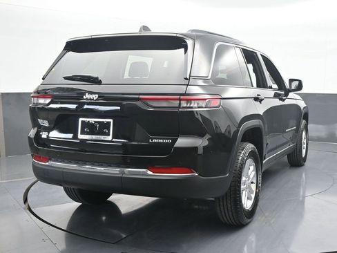 Used 2025 Jeep Grand Cherokee Laredo AWD/4WD image 5