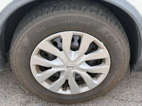 Used 2020 Nissan Rogue S FWD image 11