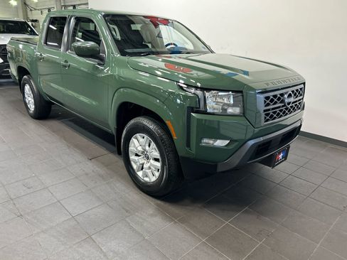 Used 2023 Nissan Frontier SV w/ SV Convenience Package AWD/4WD image 2