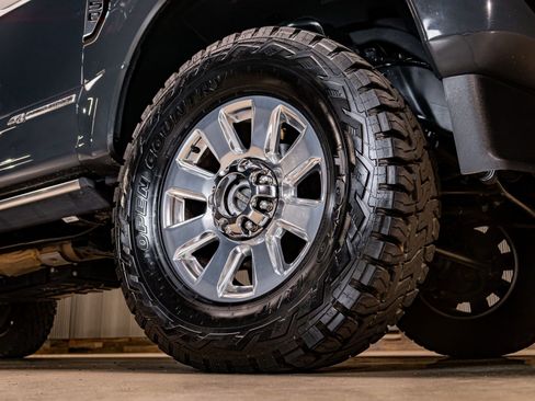 Used 2021 Ford F250 Platinum w/ FX4 Off-Road Package image 11