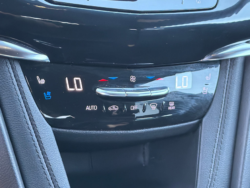 Used 2022 Cadillac XT6 Sport w/ Technology Package AWD/4WD image 32